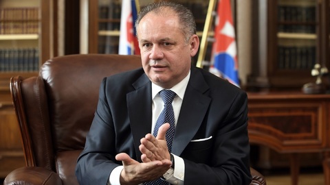 Bývalý slovenský prezident se podrobil malému chirurgickému zákroku.