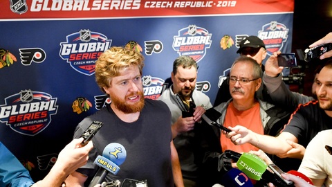 Jako další postupný krok kariéry vnímá hokejový útočník Jakub Voráček možnost zahrát si zápas NHL před českým publikem. 