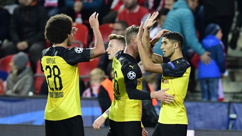 Borusia slaví branku do sítě Slavie v základní části Ligy mistrů.
