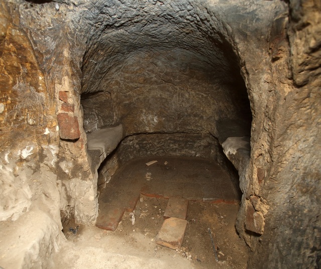 Hrad Houska je brán jako brána do pekel.