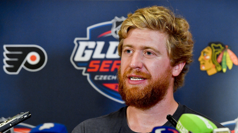 Jakub Voráček hovoří s novináři před nadcházejícím zápasem NHL Global Series v pražské O2 areně proti Chicagu.