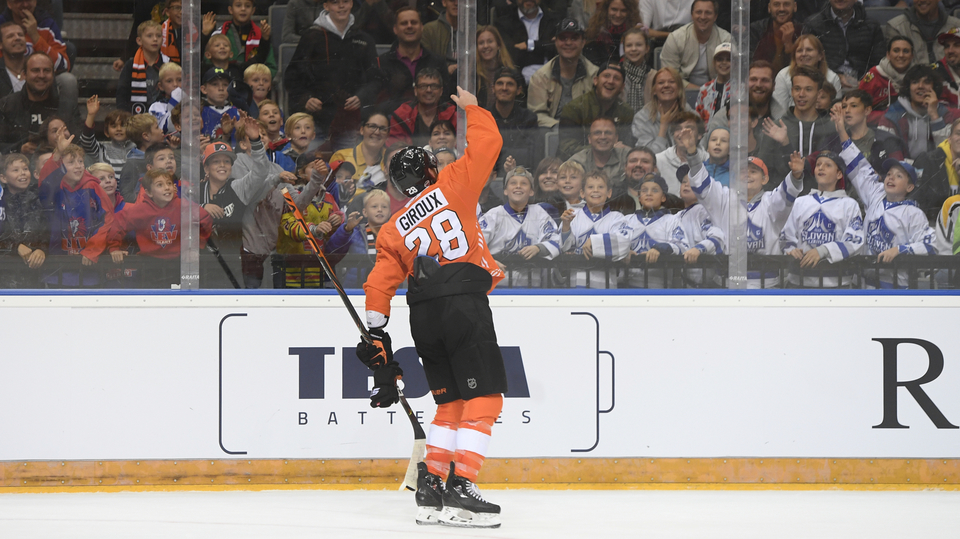 Claude Giroux na otevřeném tréninku v Praze.