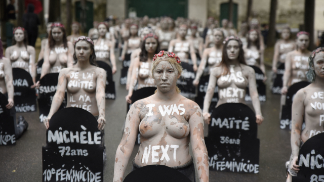 Aktivistky z hnutí Femen protestovaly proti vraždám žen.