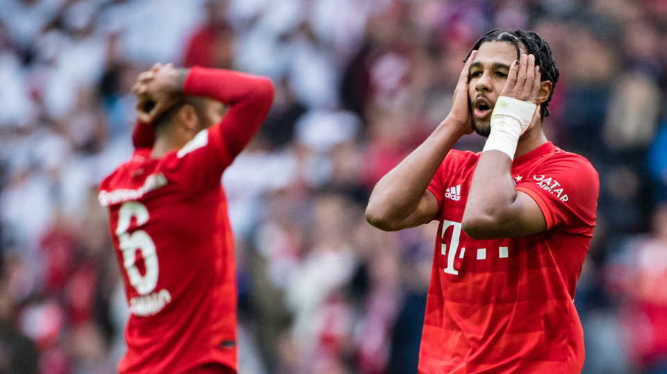Nevěřícné pohledy fotbalistů Bayernu.