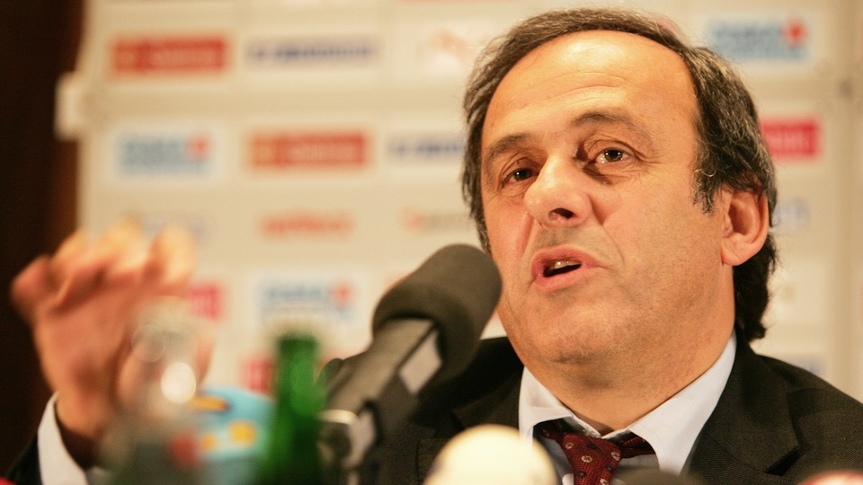 Michel Platini se po trestu chce vrátit do velkého fotbalu.
