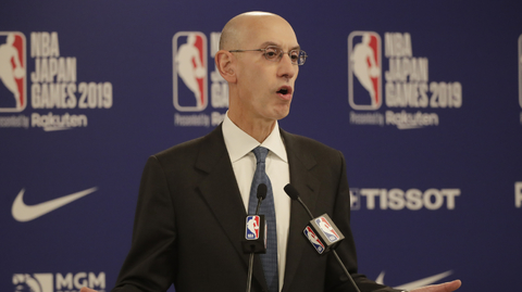 Komisionář NBA Adam Silver.
