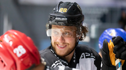 Pastrňák odstartoval v NHL gólem obrat Bostonu.