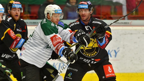 Karlovy Vary (v bílém) ukončily sérii proher.