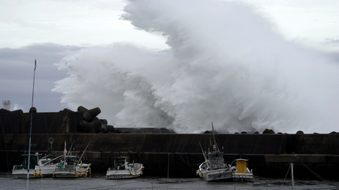 K Japonsku se blíží silný tajfun.
