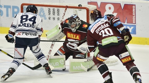 Hokejisté Sparty proti Vítkovicím.