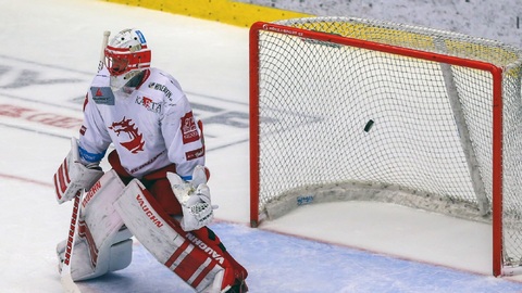 Hrubec byl vyhnán z branky, gól dal i Nakládal.