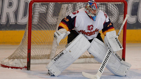 Petr Čech při své premiéře v hokejové brance slavil vítězství po nájezdech.