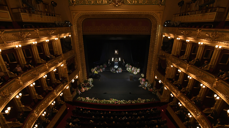 Poslední rozloučení s Vlastou Chramostovou v Národním divadle v Praze. 