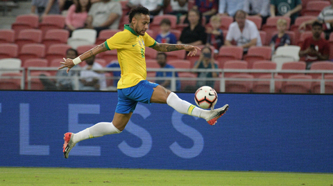 Fotbalista Neymar v dresu brazilské reprezentace.