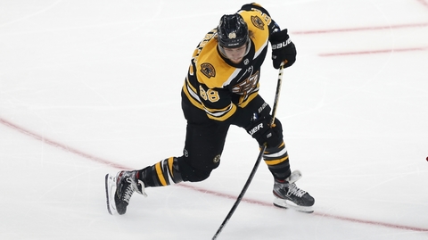 Český útočník David Pastrňák.