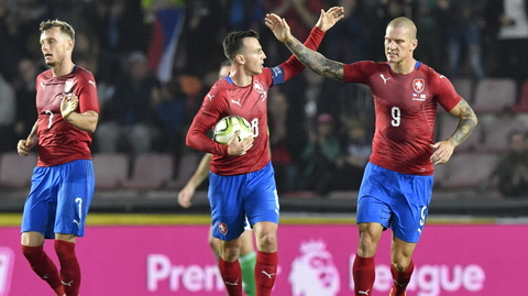 Zleva Ladislav Krejčí, Vladimír Darida a Zdeněk Ondrášek proti Severním Irům.