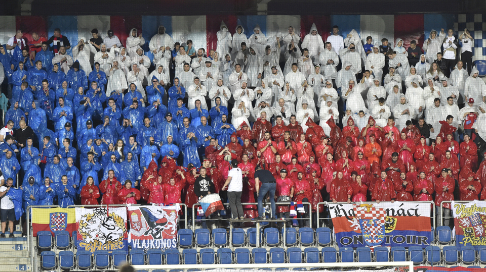 Čeští fanoušci během zápasu fotbalové jednadvacítky (ilustrační foto).