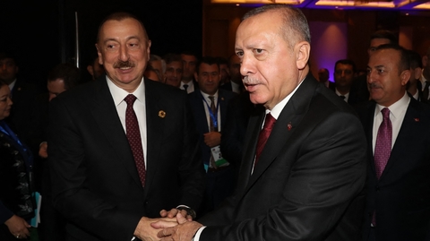Turecký prezident Recep Tayyip Erdogan (vpravo) na návštěvě Ázerbajdžánu.