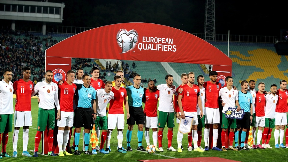 V Bulharsku bylo zatčeno šest fanoušků v souvislosti s rasistickým chováním během pondělního kvalifikačního utkání proti Anglii.