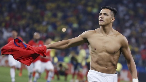 Útočník Interu Milán Alexis Sánchez se podrobil operaci vazů v levém kotníku a bude tři měsíce bez fotbalu. 