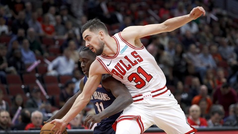 Český basketbalista Tomáš Satoranský začne novou sezonu NBA v roli prvního rozehrávače Chicaga.