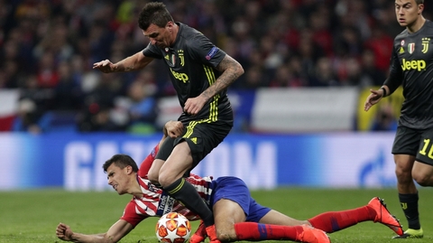 Mario Mandžukič nedostává v Juventusu moc prostoru.