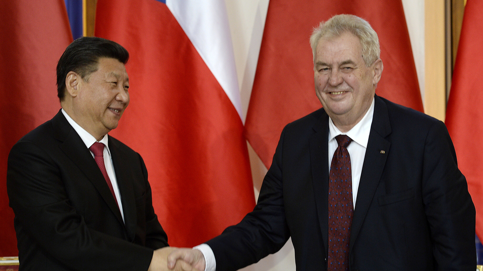 Prezident Miloš Zeman (vpravo) a čínský prezident Si Ťin-pching (ilustrační foto). 