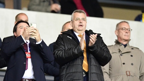 Předseda představenstva Jaroslav Tvrdík potvrdil, že červenobílí jednají s blíže neurčeným arabským zájemcem o generálním partnerství.