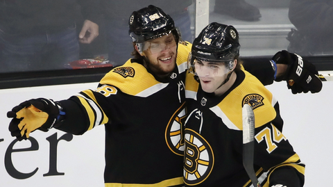 Radost Davida Pastrňáka se spoluhráči. 