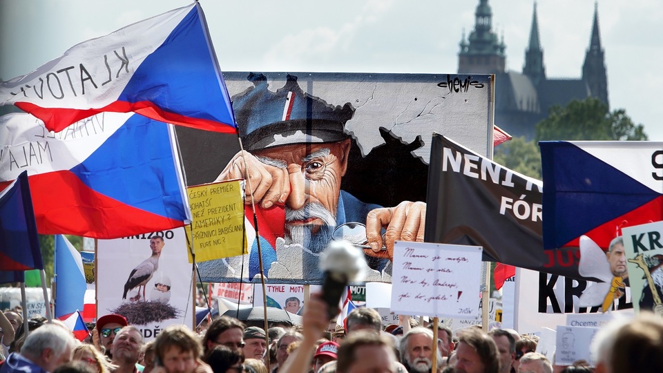 Protivládní demonstrace konaná na pražské Letné.