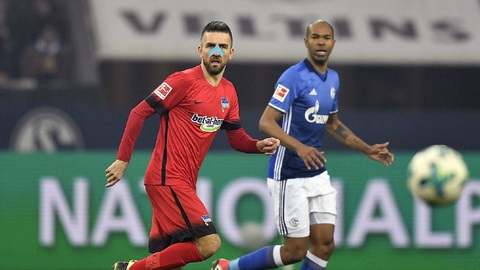 Chtěl žlutou kartu. Nedostal a zlobil se.