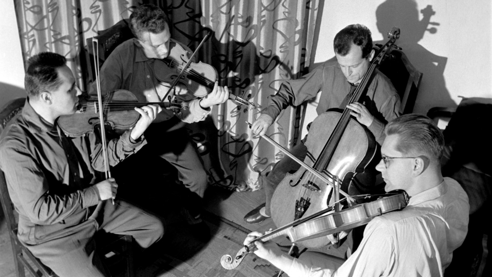 Zkouška Dvořákova kvarteta v roce 1962. Zleva: Stanislav Srp, Jiří Kolář, František Pišinger a Jaroslav Ruis.