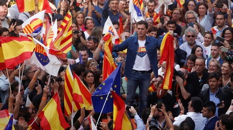 V Barceloně se v neděli sešli příznivci současného stavu.