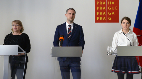 Michaela Krausová (vpravo) už nevede pražské Piráty.