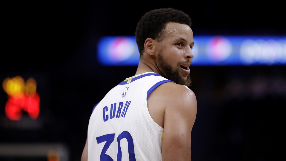 Nejvíce bere v NBA Curry, Satoranský je 132.