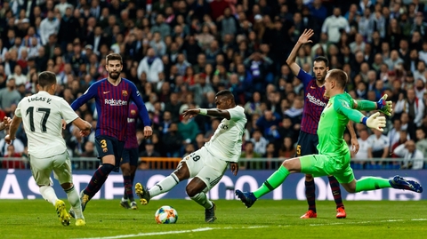 Utkání mezi Realem Madrid a Barcelonou.