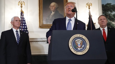 Donald Trump změkčil své původní odhodlání stáhnout veškeré americké vojáky.