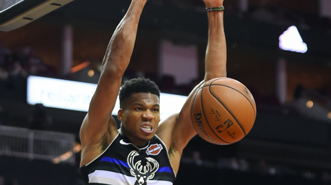 Janis Adetokunbo začal novou sezonu 30 body.