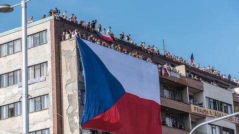 Demonstrace na Letné, kterou pořádal v červnu spolek Milion chvilek pro demokracii.