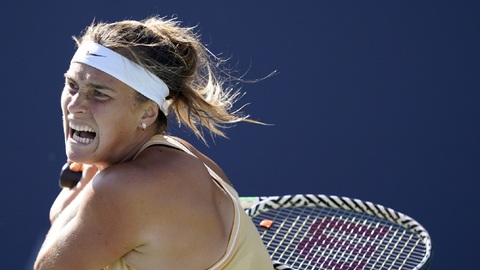 Aryna Sabalenková v semifinále turnaje Elite Trophy porazila českou tenistku Karolínu Plíškovou.