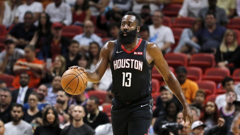 James Harden si v zápase proti New Orleans Pelicans sám přivodil zranění.