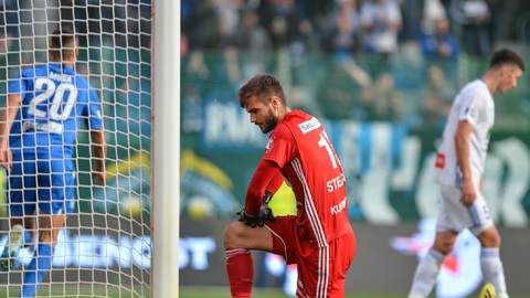 Musel by zaplatit do kasy, raději Musa hattrick odmítl.