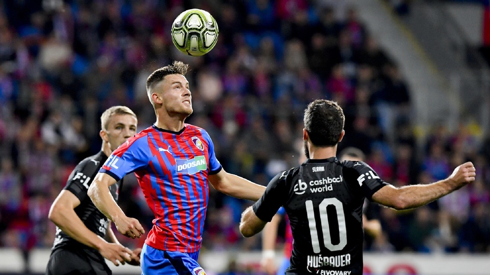 Záložník Slavie Josef Hušbauer jediným gólem rozhodl o vítězství 1:0 v Plzni ve šlágru 14. kola první ligy. 