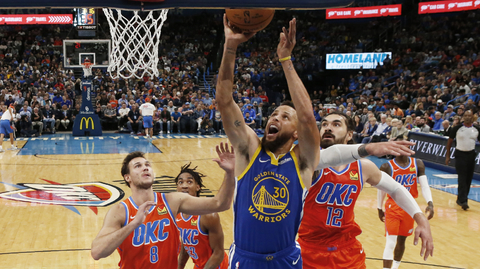 Warriors i se Stephenem Currym prohráli v Oklahomě.