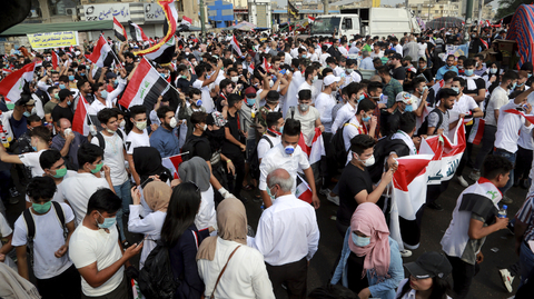 Při protestech zemřelo pět lidí, v noci bude zakázáno vycházet.