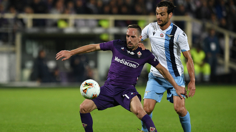 Franck Ribéry z Fiorentiny ve fialovém.