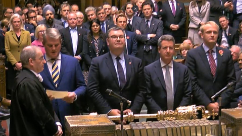 Poslanci Dolní sněmovny britského parlamentu po odhlasování termínu.