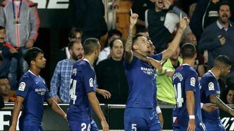 Fotbalisté Sevilly s brankářem Tomášem Vaclíkem remizovali v 11. kole španělské ligy ve Valencii.