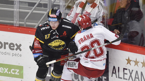 Zleva Lukáš Doudera z Litvínova a Petr Vrána z Třince.