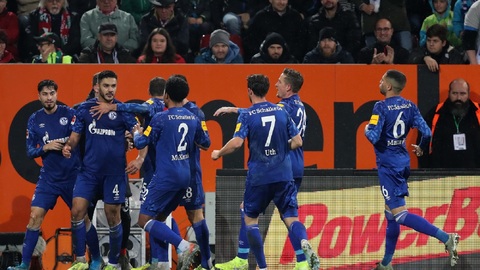 Fotbalisté Schalke otočili zápas 10. kola bundesligy na hřišti Augsburgu.